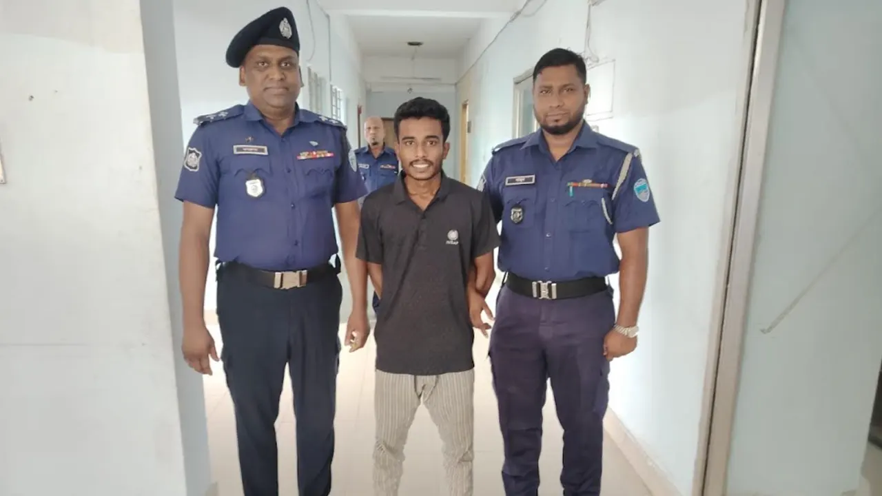 ছাত্রীদের উত্ত্যক্ত করে টিকটক করায় যুবকের কারাদণ্ড